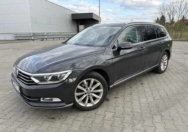 Volkswagen Passat cena 67000 przebieg: 132000, rok produkcji 2016 z Trzemeszno małe 301